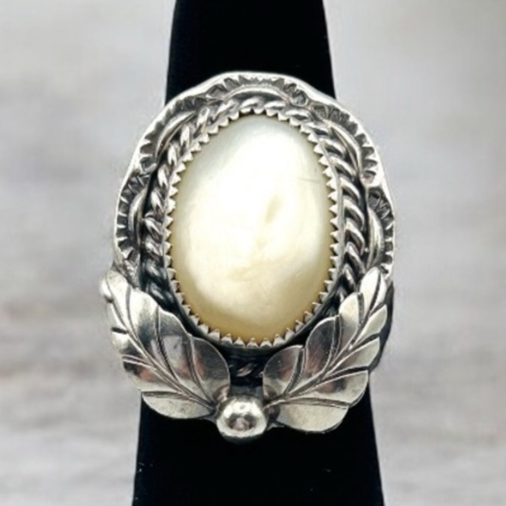 Vintage Signed LJ Native American Sterling Silver Mother of Pearl Ring Size 6